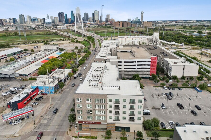 More Photos Of 340 Singleton Blvd, Dallas Restaurant For Lease