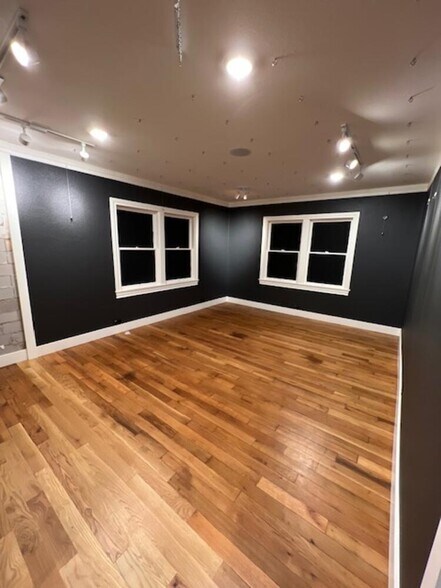 More Photos Of 505 Main, Blanco Office Residential For Sale