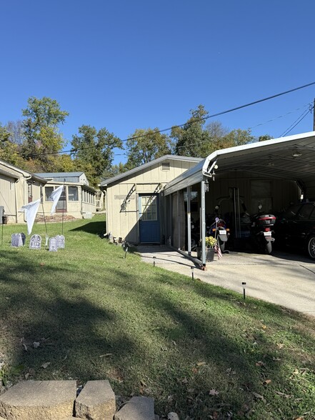 More Photos Of 1016 W Country Club Dr, Bloomington Multifamily For Sale