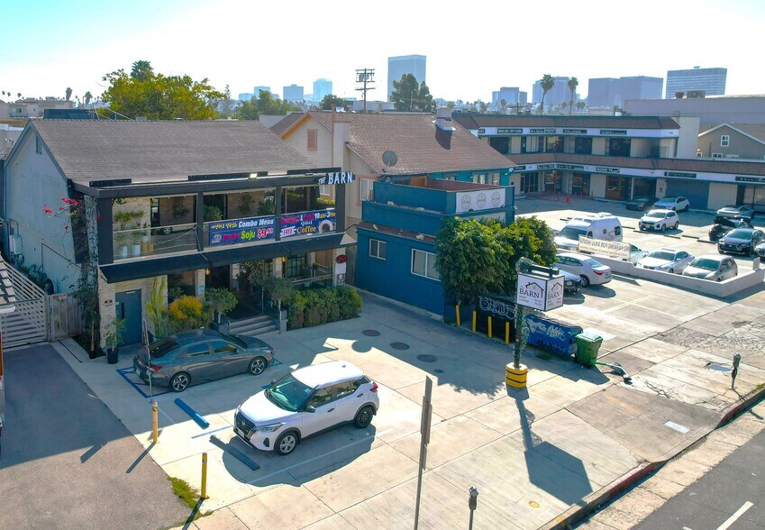 More Photos Of 228 S Oxford Ave, Los Angeles General Retail For Sale