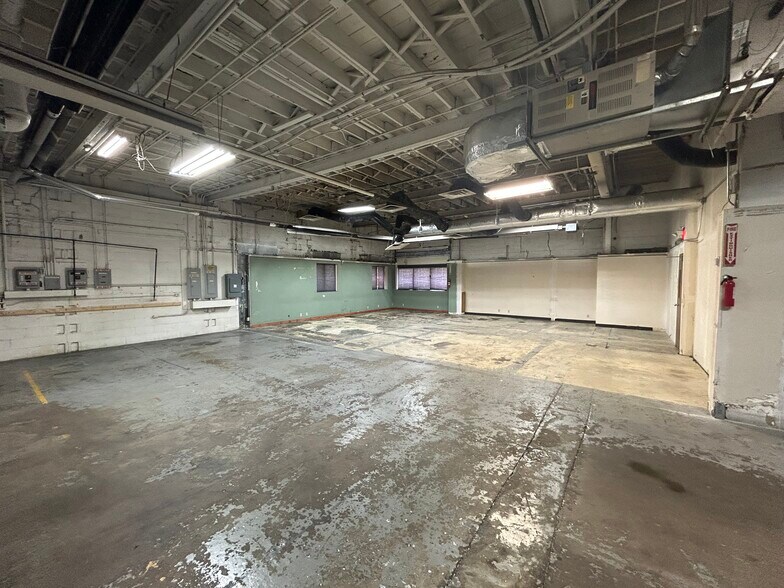 More Photos Of 2019 W Lusher Ave, Elkhart Warehouse For Sale