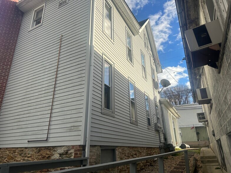 More Photos Of 142 W Main St, Windsor Apartments For Sale