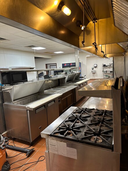 More Photos Of 102 E Park St, Taylorville Freestanding For Sale