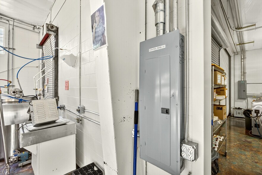 More Photos Of 3100 Merriman Rd, Medford Warehouse For Sale