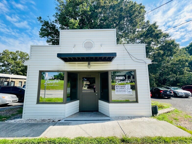 More Photos Of 605 College St, Morganton Office For Lease