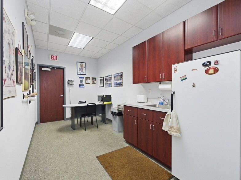 More Photos Of 6062 Lemay Ferry Rd, Saint Louis Warehouse For Sale