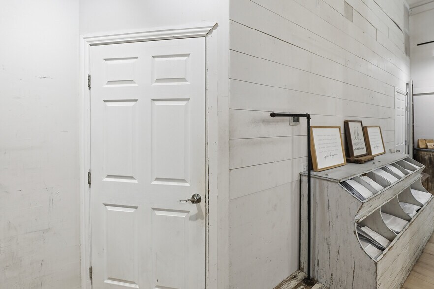 More Photos Of 101 W Louisiana St, McKinney Storefront Retail Office For Lease