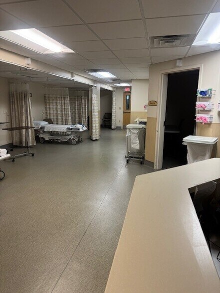 More Photos Of 160 East Ave, Lockport Medical For Lease