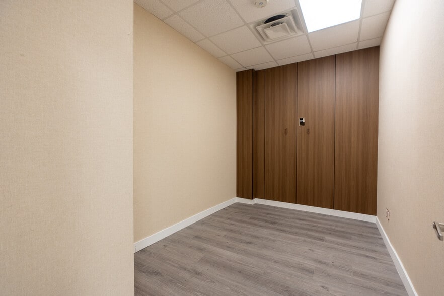 More Photos Of 7506-7560 NW 70th St, Miami Unknown For Lease