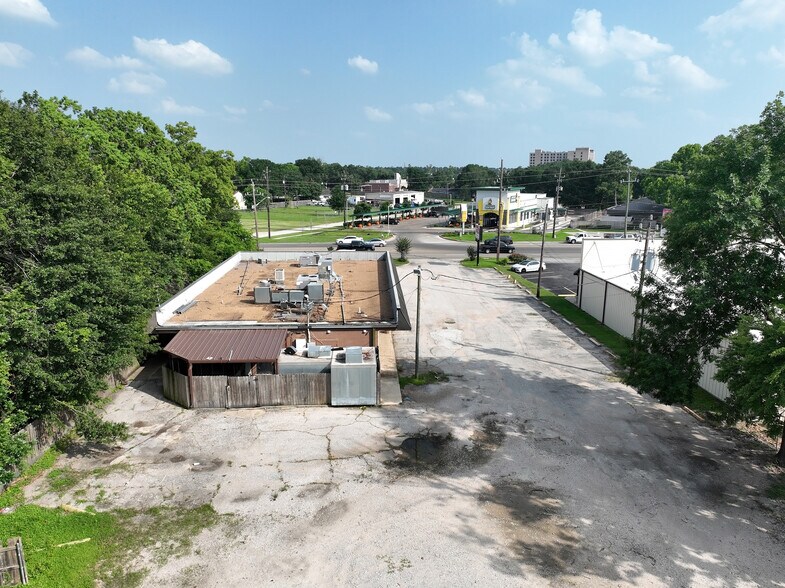More Photos Of 1000 W Main St, Tomball Restaurant For Lease