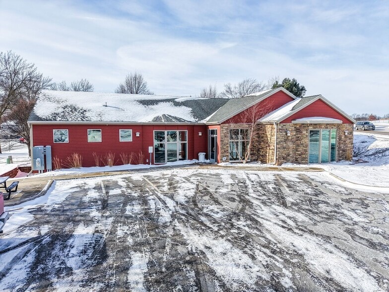 More Photos Of 3625 10th Ln NW, Rochester Office For Sale