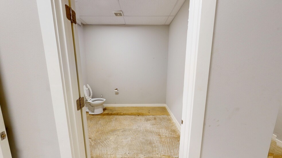 More Photos Of 3992 E Highway 290, Dripping Springs Warehouse For Lease