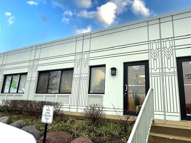 More Photos Of 707 Ridgeview Dr, McHenry Flex For Sale