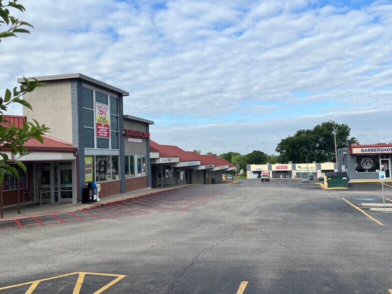 More Photos Of 1711-1763 W Jesse James Rd, Excelsior Springs General Retail For Sale