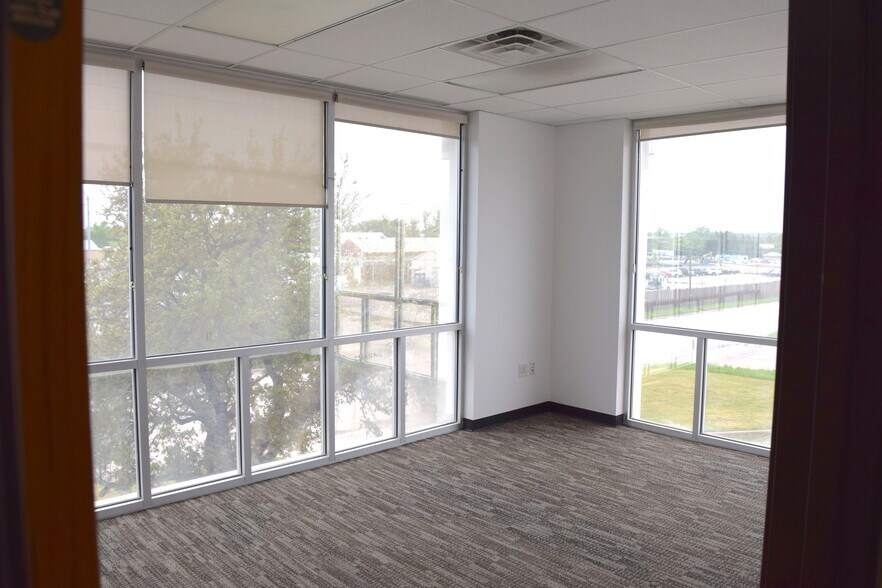 More Photos Of 2535 Brennan Ave, Fort Worth Office For Lease