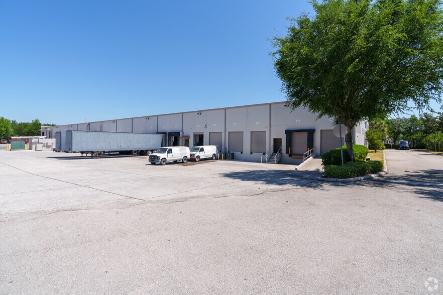 More Photos Of 6457 Hazeltine National Dr, Orlando Warehouse For Sale