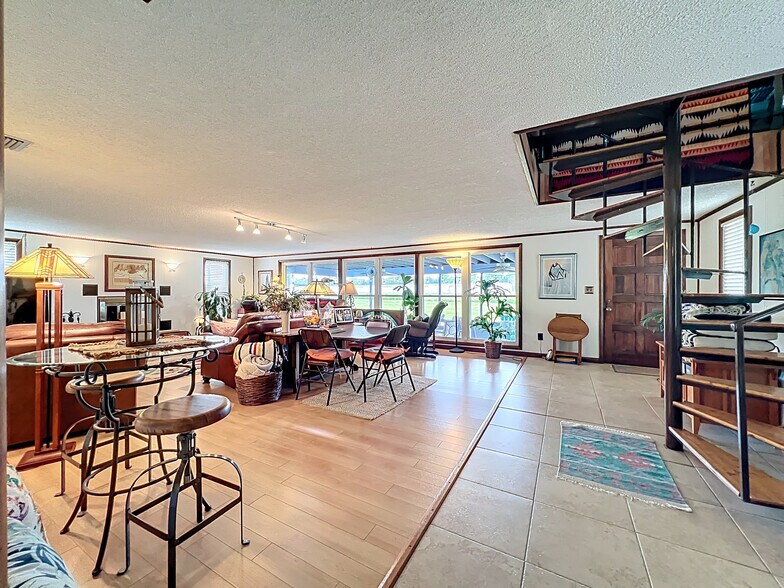 More Photos Of 7001 W Jones Ave, Mount Dora Airplane Hangar For Sale