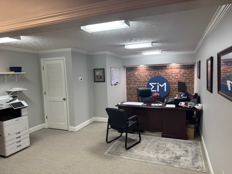 More Photos Of 126 S 8th St, Opelika Office For Sale