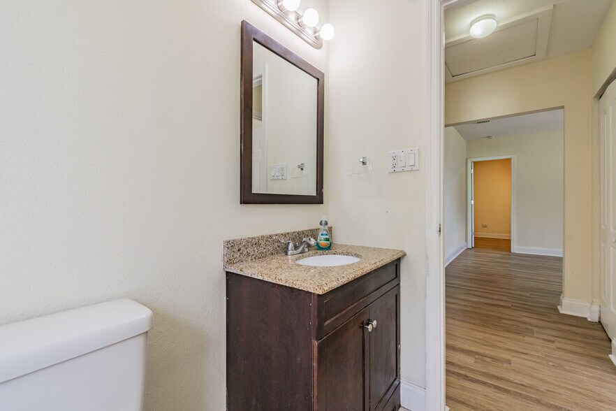 More Photos Of 2706 Stallone Dr, Tampa Office Residential For Lease