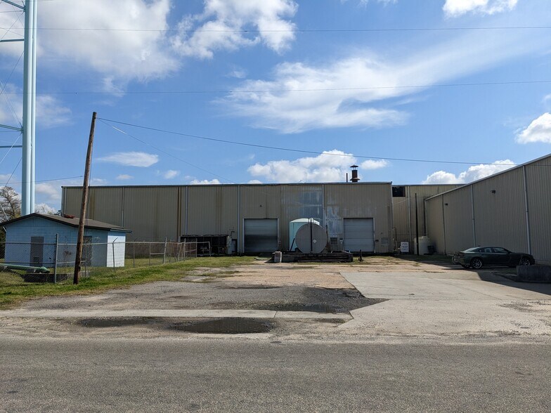 More Photos Of 314 N Maple St, Adel Manufacturing For Sale
