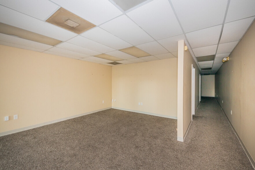 More Photos Of 221 Pauls Dr, Brandon Loft Creative Space For Lease