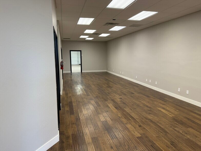 More Photos Of 7655 E Redfield Rd, Scottsdale Light Distribution For Lease