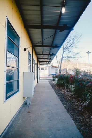 More Photos Of 525 S School Ave, Fayetteville Office Residential For Lease