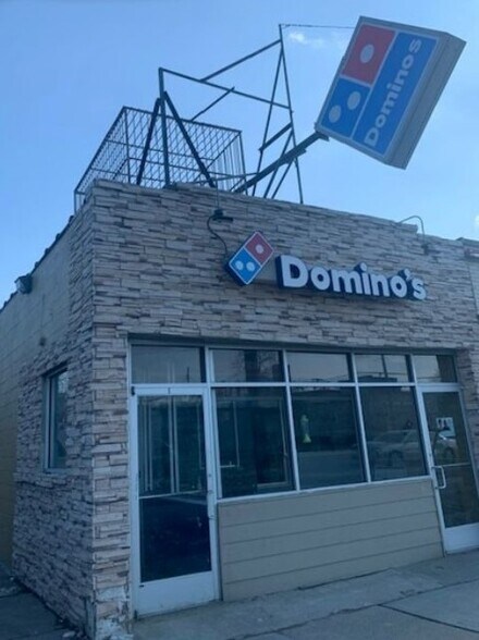 Primary Photo Of 17140 E Warren Ave, Detroit Fast Food For Sale