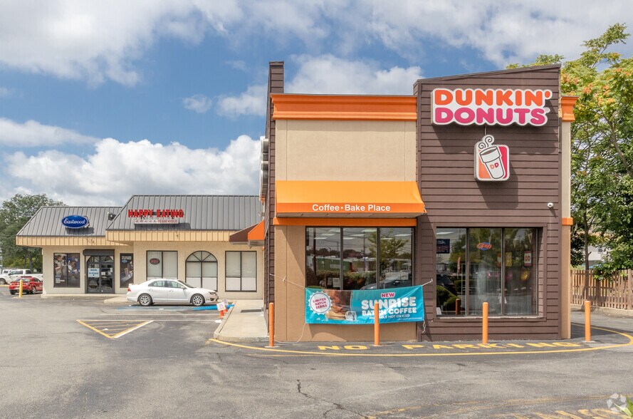 Primary Photo Of 691 US Highway 1, Edison Freestanding For Lease
