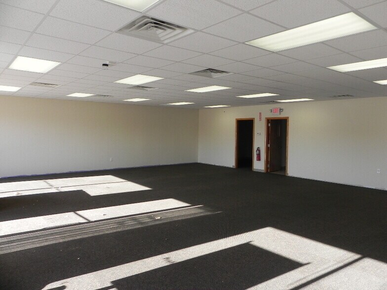 More Photos Of 477 Boston Post Rd, Orange Storefront Retail Office For Lease