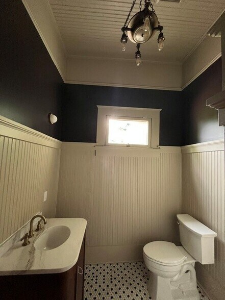 More Photos Of 1606 N Alamo St, San Antonio Office For Lease