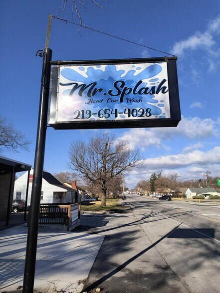 More Photos Of 4725 Central Ave, Lake Station Freestanding For Lease