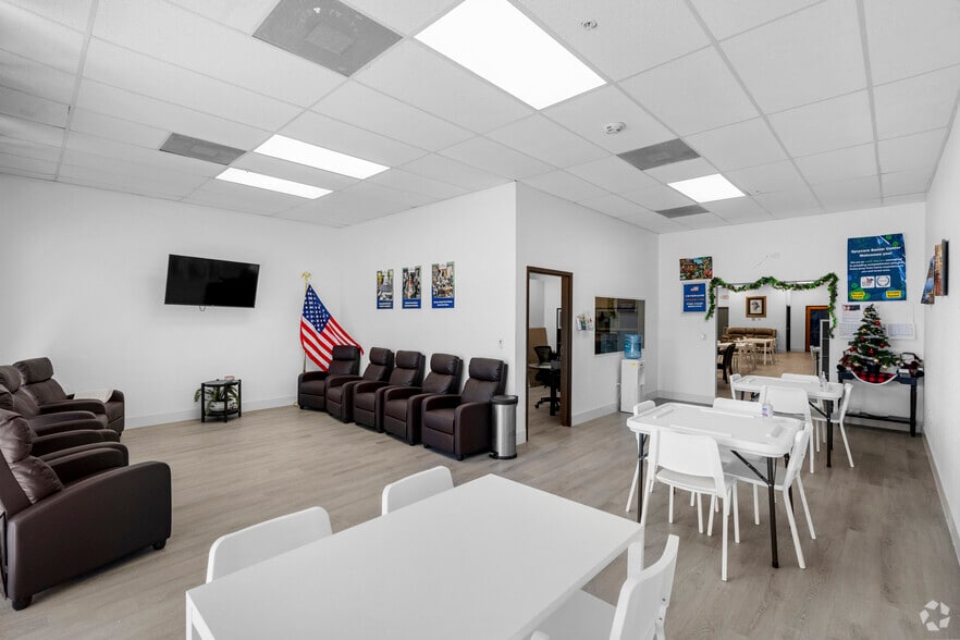 More Photos Of 2601-2675 S Military Trl, West Palm Beach Storefront For Lease