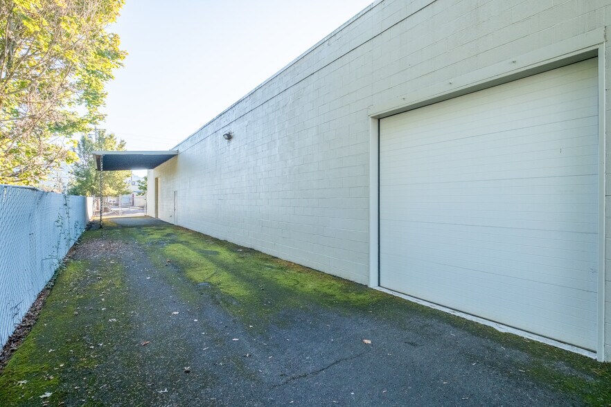 More Photos Of 2175 S Main Rd, Lebanon General Retail For Sale