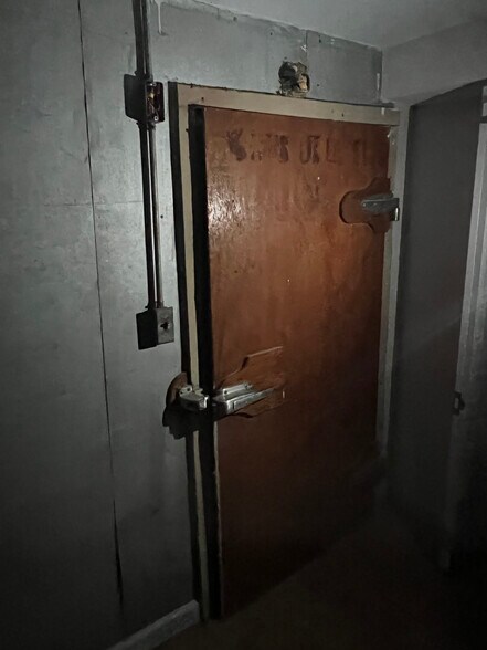 More Photos Of 322 Union Ave, Brooklyn General Retail For Sale
