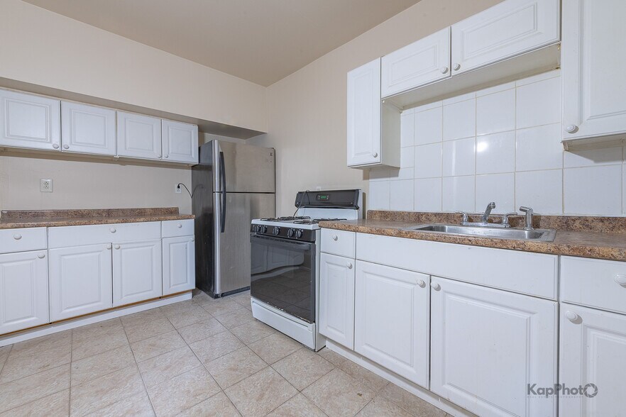 More Photos Of 2250-2258 W Rosemont Ave, Chicago Apartments For Sale