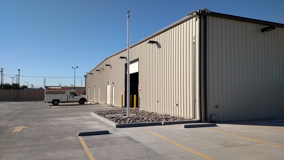 More Photos Of 170 W Commercial Ave, El Centro Warehouse For Lease