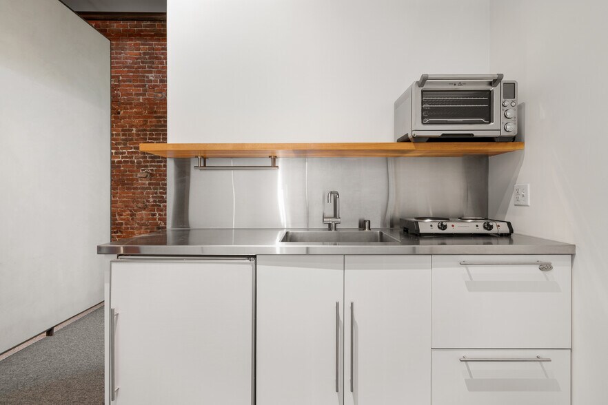 More Photos Of 720 York St, San Francisco Office For Sale