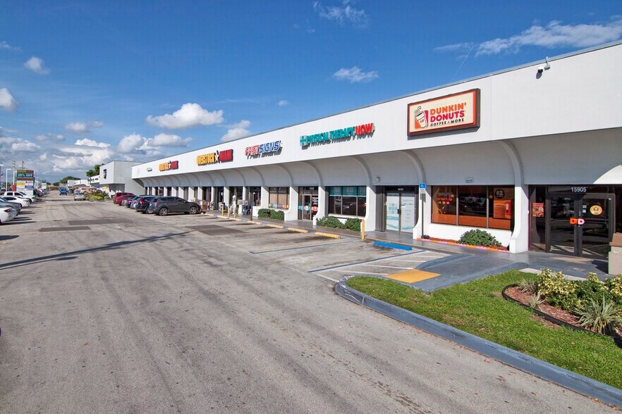 More Photos Of 15905-16095 NW 57th Ave, Miami Lakes Unknown For Lease