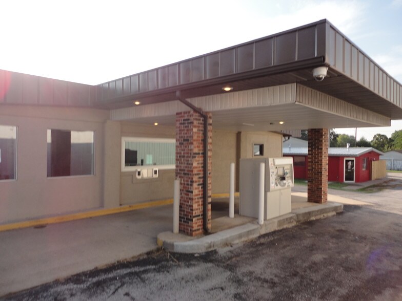 More Photos Of 104 E Tilden St, Humansville Bank For Sale