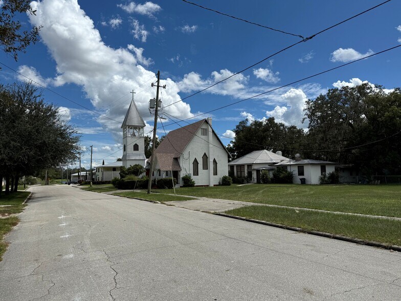 More Photos Of 18-20 E Pleasant St, Avon Park Religious Facility For Sale