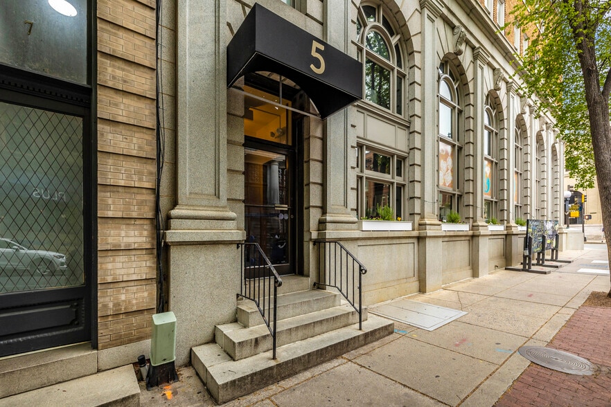 More Photos Of 5 S Market St, Frederick Storefront Retail Office For Lease