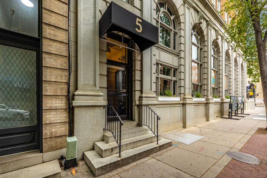 More Photos Of 5 S Market St, Frederick Storefront Retail Office For Lease