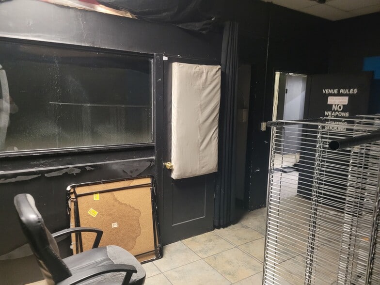 More Photos Of 953 E Sahara Ave, Las Vegas Storefront For Sale
