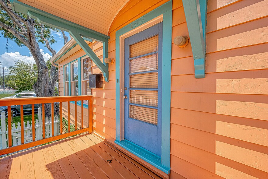 More Photos Of 1502 Main St, Seabrook Office Residential For Lease