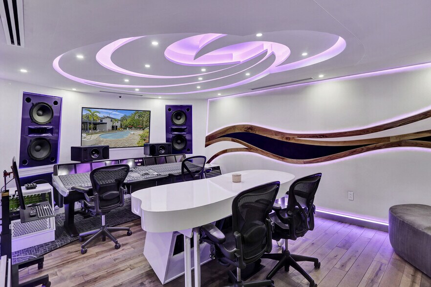 More Photos Of 430 Ne 121st St, Biscayne Park Movie Radio TVStudio For Sale