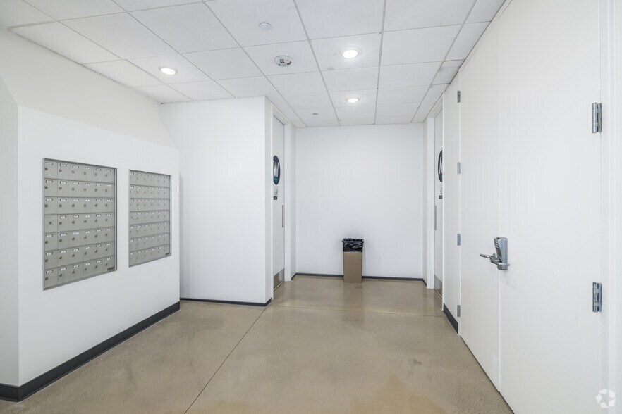 More Photos Of 360 Inverness Dr S, Englewood Warehouse For Lease