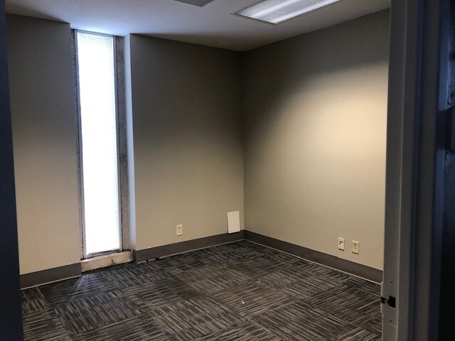 More Photos Of 2445 Onslow Dr, Jacksonville Bank For Sale