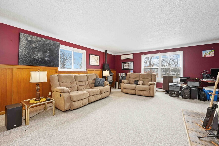 More Photos Of 607 St Clair St, Point Edward Flex For Sale