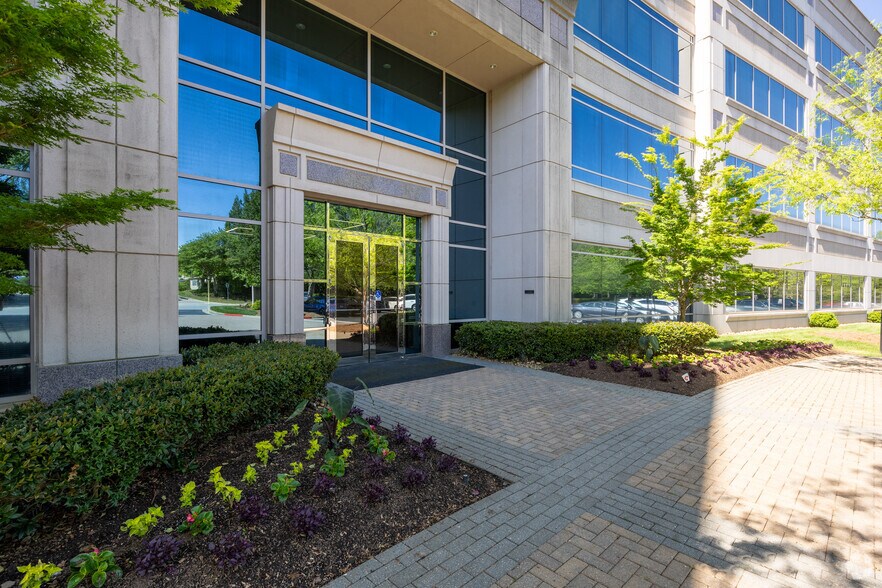 More Photos Of 925 North Point Pky, Alpharetta Office For Lease